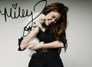 Miley-Cyrus-Autographed-pics-hannah-montana-12888331-120-87