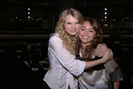 g51_epk_taylor_swift_miley_cyrus