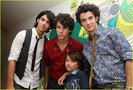 jonas-brothers-radio-disney-04