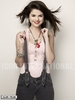 New-Seventeen-Mag-Photoshoot-Photos-3-selena-gomez-8556160-296-395[1]