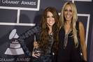 miley-cyrus-dot-com_events-52ndgrammys-arrivals-31jan2010-00025