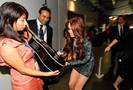 miley-cyrus_COM_52GrammysBackstage_31Jan2010_14