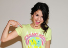 selena-selena-gomez-2132488-420-300