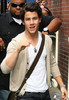 Nick+Jonas+arrives+theater+s8OaNoiieo2l