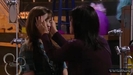 1x01-Sketchy-Beginings-demi-lovato-12499978-624-352