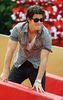 Nick_jonas_free_time_in_park_les_miserablez_friends