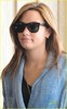 demi-lovato-burbank-airport-05
