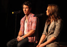 Nick+Jonas+Jonas+Brothers+Attend+Press+Conference+k6quYtFFi_vl