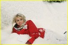 miley-cyrus-snow-bunny-08