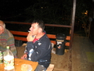 ..fratele este furios si trage in piept.