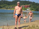 ..si gasca lui de cercetasi.