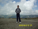 PRIVIND LUMEA DE SUS