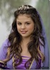 5dbiw_u4igh_selena-gomez-vestida-de-princesa-purpura-3-thumb