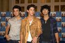 Joe_Jonas_1264192501_0