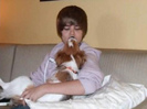 numele catelului lui justin e sammy