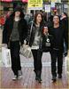 miley-cyrus-dublin-shopper-14