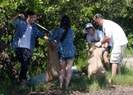 Nick_jonas_cleanup_the_beach (8)