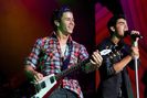 Jonas-Smile-3-nick-jonas-15652612-621-417