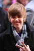 Justin_Bieber_performing_f382[1]