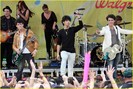 jonas-brothers-central-park-party-02