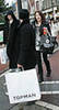 miley-cyrus_COM_ShoppinginDublin_17Dec2009_08