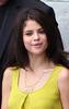 selena-gomez-miami-beach-beauty-82_01