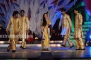 Sara_Khan_performs_at_Star_Parivaar_awards_2010