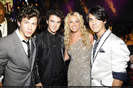 britney_spears_and_the_jonas_brothers