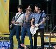 The Jonas Brothers NYE 2009 Performance Mob Fears (Times Square); nick, joe si kevin la concert