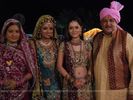 33112-ragini-and-sadhna-with-their-parents