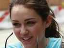 miley_cyrus_bad_skin_candid_400x300_280409_