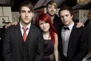 paramore20080210_xm_grammyredcarpet_2221-640x426