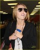 miley-cyrus-jfk-airport-01