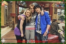 Miley-Friends-X-mas-wallpaper-hannah-montana-17533611-2028-1358