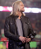 Edge il impingea pe Wade