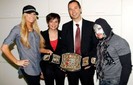 Kelly-kelly-and-remysterio-poses-together-500x318