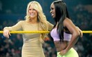 Kelly-Kelly-Cheering-Her-Pro-Naomi-At-NXT-500x312