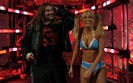 Kelly-Kelly-making-he-way-into-the-ring-500x312