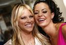 WWE-kelly-kelly-Poses-With-Candice-Michelle