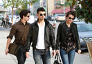 Joe+Jonas+Joe+Nick+Jonas+Lunch+Samantha+Barks+H61541ewMQCl