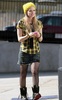 avril-lavigne-presents-her-colorful-clothing-line-2[1]