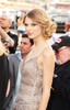 taylor-swift-hairstyles-and-makeup-looks