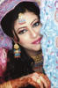 pakistani-bridal-makeup-with-heavy-jewelry-and-expensive-dress-9
