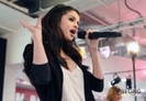 selena (73)