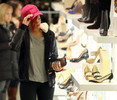 Rihanna+Rihanna+Christmas+Shopping+Beverly+g260K-B6mqwl