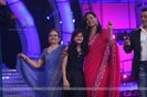 115666-shweta-with-her-daughter-and-mother-in-finale-of-bigg-boss-4