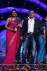 115672-shweta-tiwari-with-salman-khan-at-finale-of-bigg-boss-4