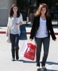 Selena_Gomez_Shoping_with_Family_normal_05