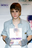 Justin+Bieber+Justin+Bieber+Signs+Copies+First+pzkDJQKq-aXl