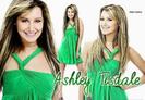 Ashley Tisdale cu verde